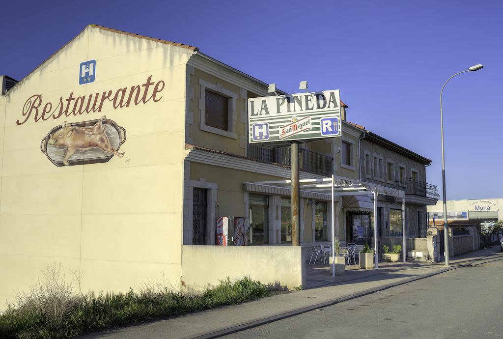 Hostal Restaurante La Pineda El Barco de Ávila Zewnętrze zdjęcie